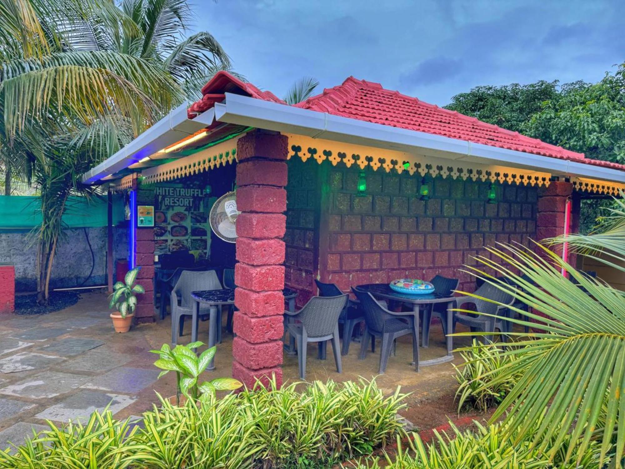 White Truffle Resort, Hotel Arambol